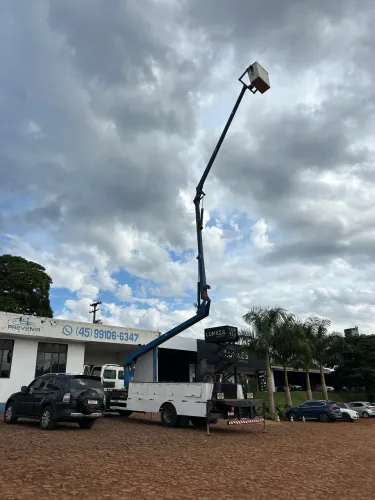 Caminhão cesto aéreo 20 Mts 