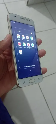 Celular j5 200,00