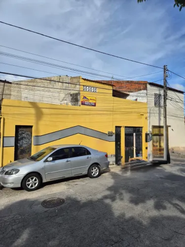 Imóvel no Conjunto Ceará - Av. Central