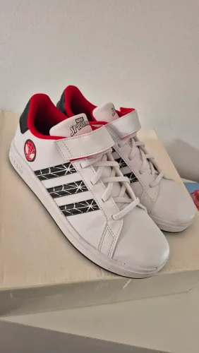 Tênis Adidas Grand Court x Marvel Spider-Man