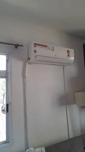 Ar condicionado LG 220V - Semi novo! Só precisa colocar Gás.