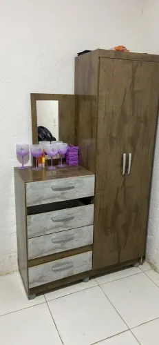 Guarda roupas de solteiro