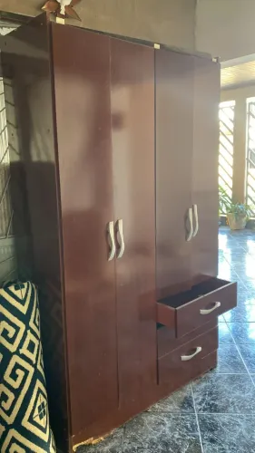 GUARDA-ROUPA USADO