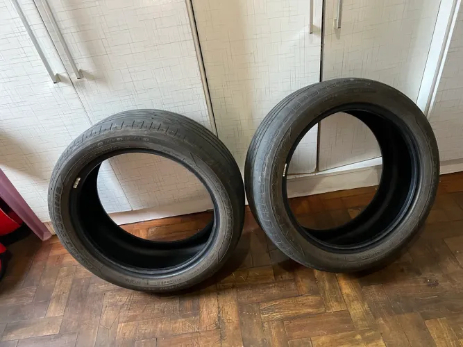 Par de pneus Goodyear Eagle Touring 205/50 R17