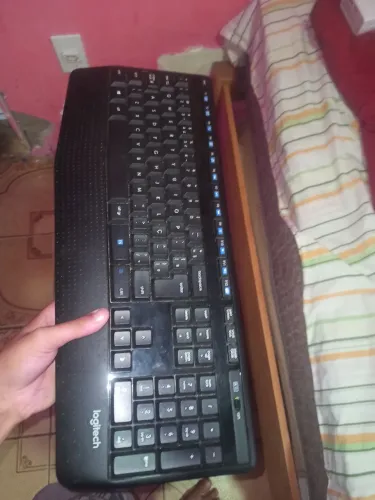 Teclado da Logitech para trabalho movido a pilha
