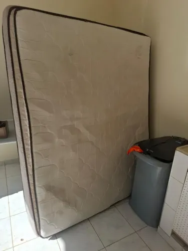Cama Box Queen-size usada