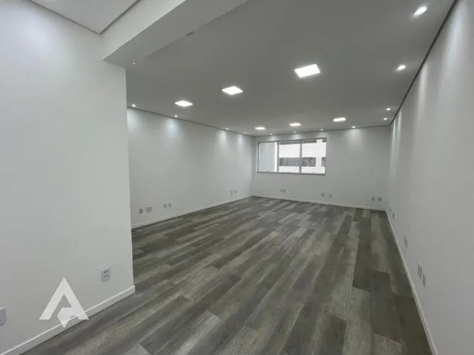 Sala Comercial para locação, com 69,69m² por R$ 1.500,00 - Bairro Centro - Blumenau/SC