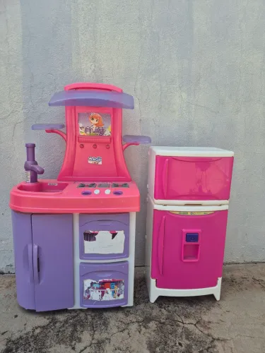 Cozinha e geladeira infantil