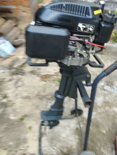 Vendo um motor de barco pantaneiro e 6.5