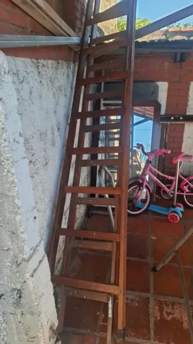 Escada em madeira 4mts e meio