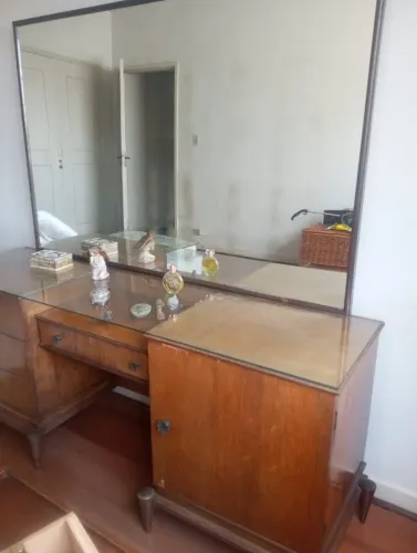 Penteadeira madeira Vintage anos 40/50 com espelho, gavetas e armário