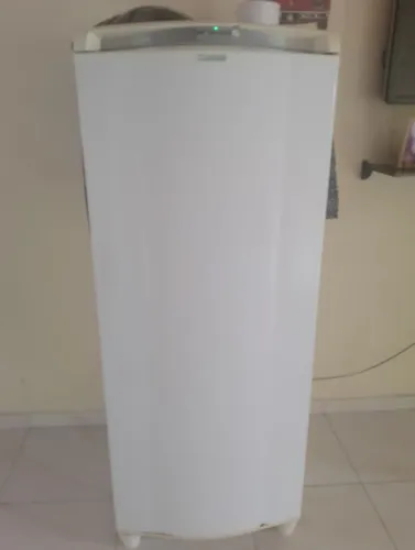 Geladeira frost free conservada
