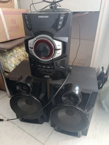 Vende-se um Mini sister Samsung ( caixa de som )