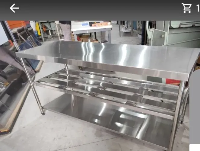 Mesa inox com 2 prateleira inferior