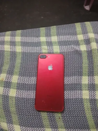 Iphone 7 plus product Red com a tela quabrada