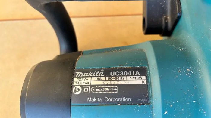 Motosserra Makita UC3041A elétrica