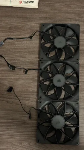 3 fans 140mm Corsair RS140 fortes potentes