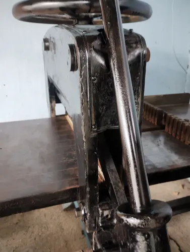 Guilhotina Industrial EPOCA 80 CM boca - FUNCIONANDO + 1 FACA EXTRA - OPORTUNIDADE