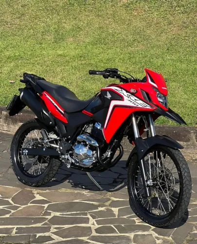 XRE 300 disponível