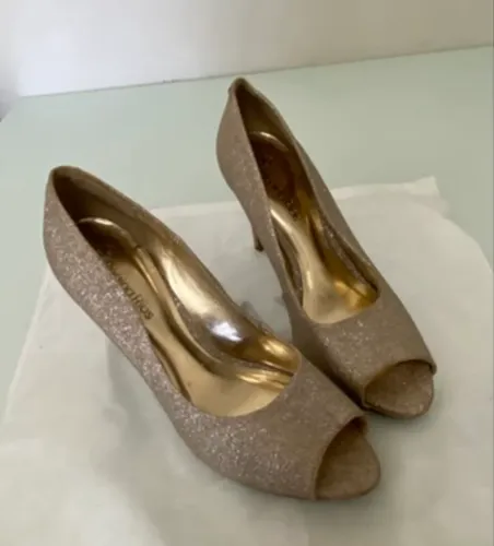 Peep toe Regina rios dourado claro 39