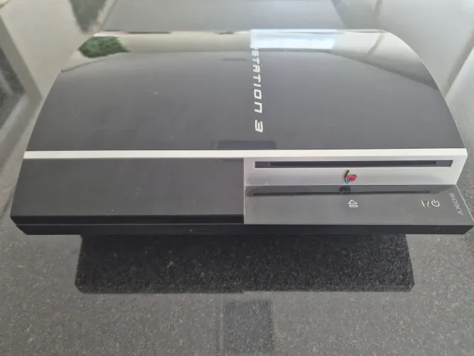 PS3 Fat (com defeito, para peças!)