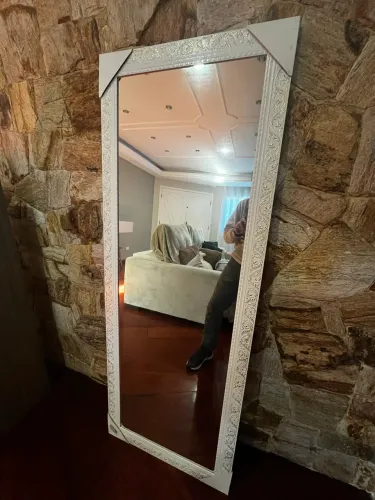 Espelho Grande para Decoração Sala 1,60m x 0,6m - Branco com detalhes dourados