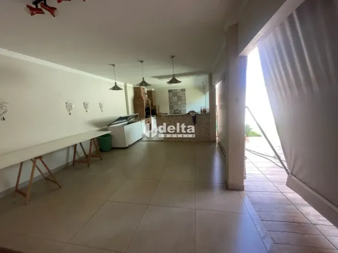 Casa Residencial ou comercial disponível para locação no bairro Tabajaras em Uberlândia -