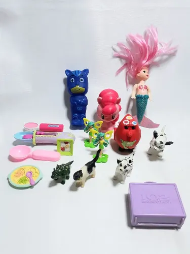 Lote com 16 brinquedos infantis para meninas