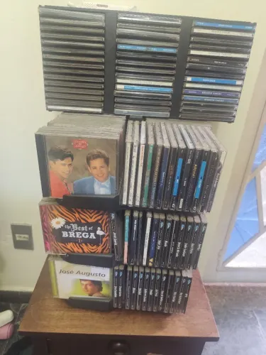 Vendo CD e DVD em ótimo estado