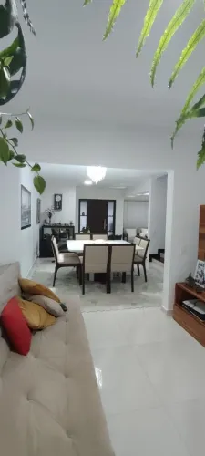 Sobrado 200m² 3 Dormitórios 3 Suíte 2 vagas - Mogi das Cruzes
