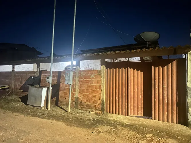 Vendo quintal com duas casas 
