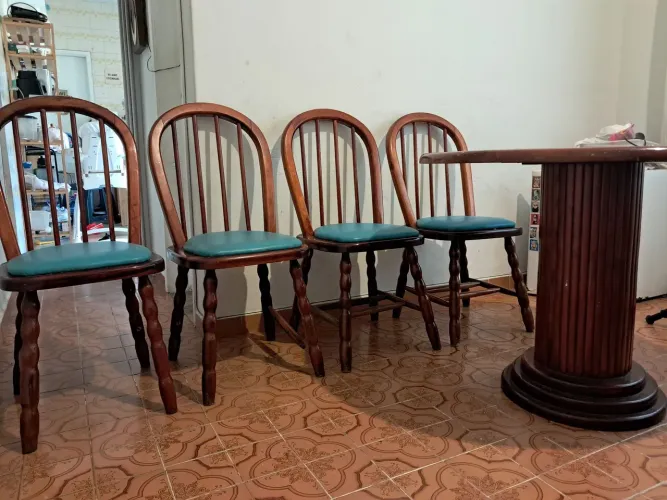 Mesa jantar com 4 cadeiras