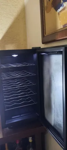 Adega climatizada EASYcooler 12 garrafas(Usada)