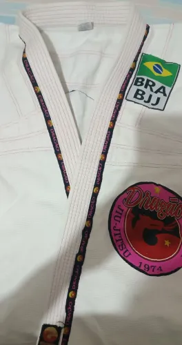 Kimono feminino de Jiu-jitsu