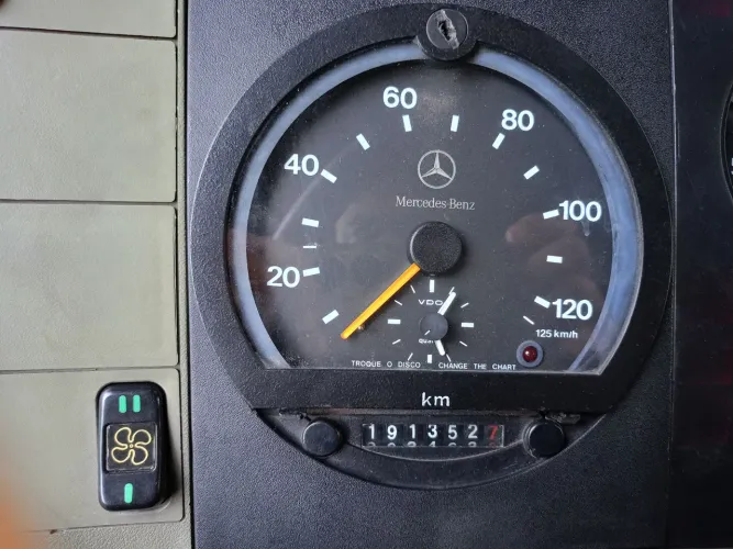 Caminhão 710 plus