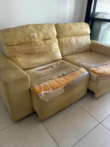 SOFÀ RETRÁTIL, precisando de reforma