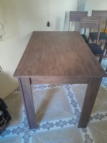 Mesa 4 cadeiras.