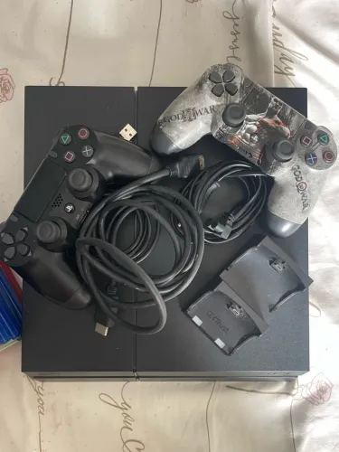 PS4 Fat 1Tb com 10 jogos e 2 controles