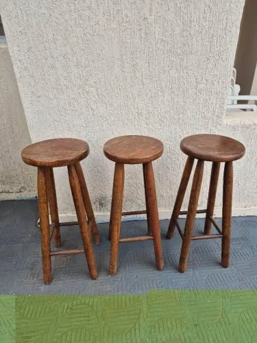 Bancos de madeira para bancada (kit com 3)