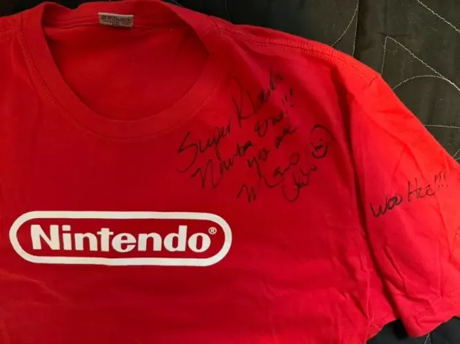 Camiseta Nintendo - Autografada por Charles Martinet (Dublador do Mario)