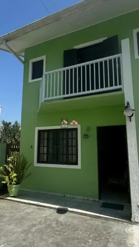 Casa a venda em Condomínio na Martim de Sa, proximo a praia