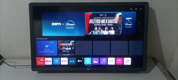 TV SMART LG DE 32" POLEGADAS, EM BOM ESTADO