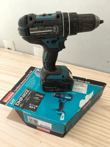 Parafusadeira Makita com bateria 3A 
