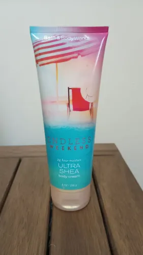 Creme Bath & Bodyworks endless weekends 
