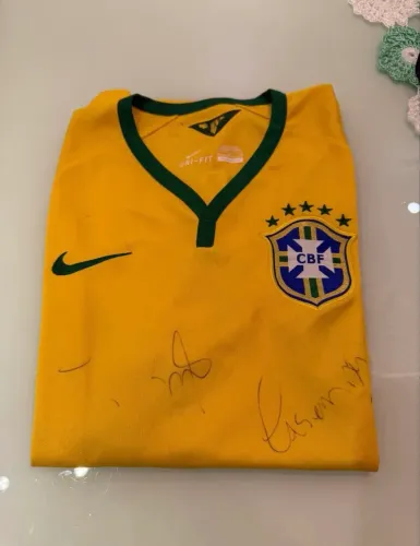 Camiseta Brasil autografada