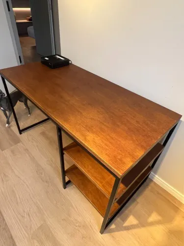 Mesa escrivaninha estilo industrial
