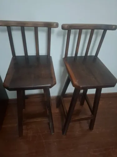 duas banquetas para balcão