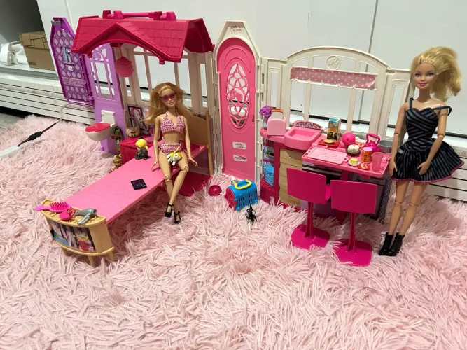 Casa da Barbie completa com acessórios e acompanhada com duas Barbies originais