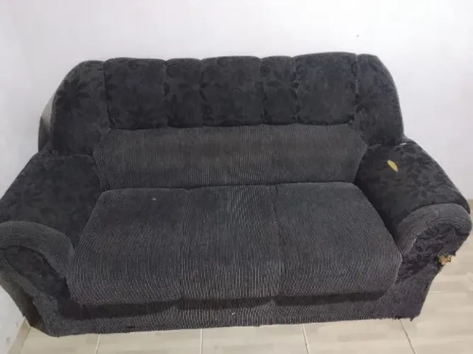 Sofá médio usado mais está em bom estado 