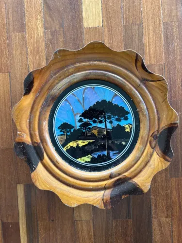 Placa/prato de parede em madeira e decorada com asas de borboleta - vintage